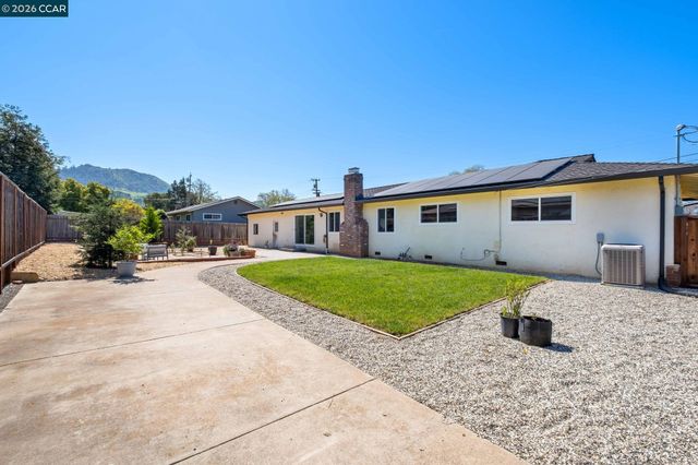 1394 El Camino Dr, Clayton, CA 94517