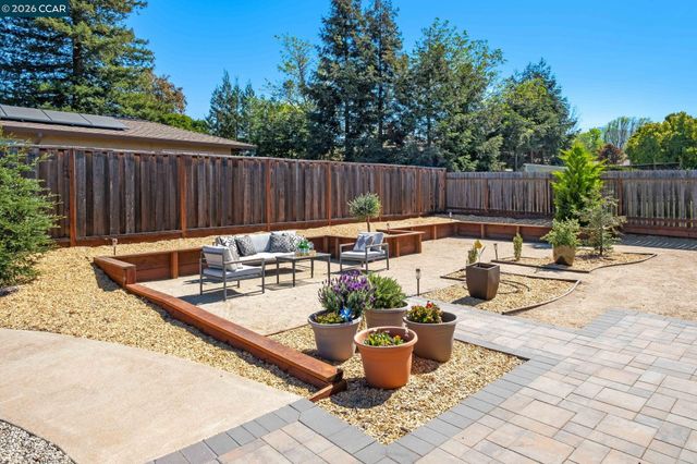 1394 El Camino Dr, Clayton, CA 94517