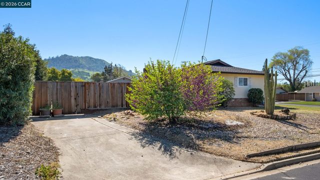 1394 El Camino Dr, Clayton, CA 94517