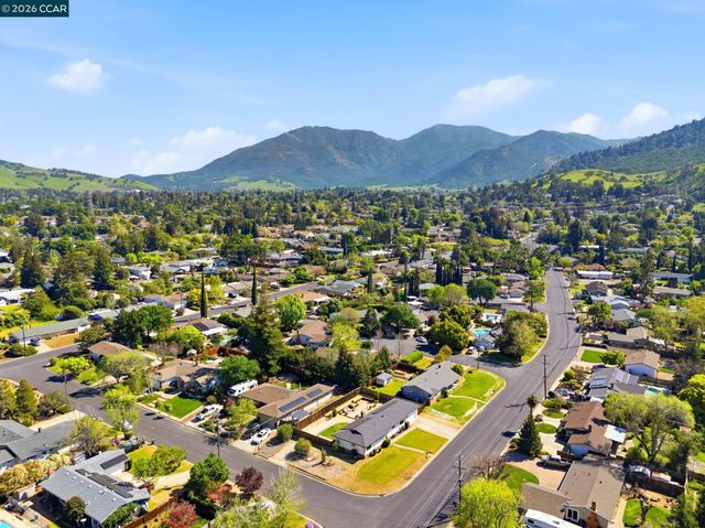 1394 El Camino Dr, Clayton, CA 94517