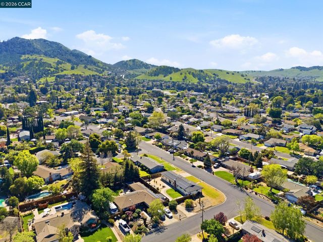 1394 El Camino Dr, Clayton, CA 94517