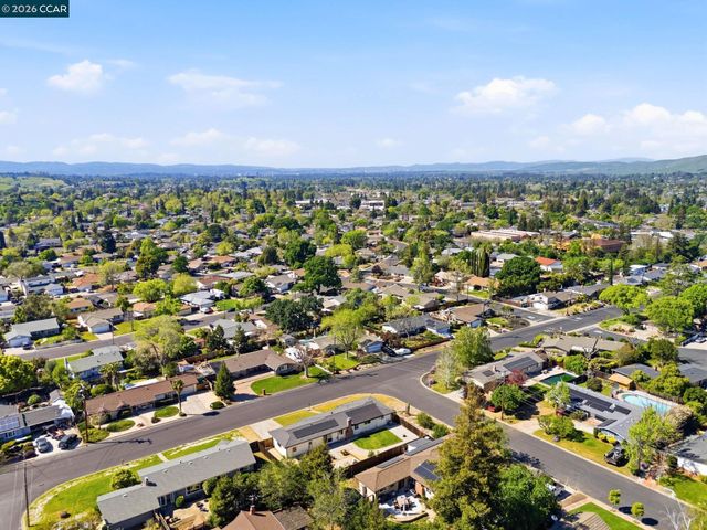 1394 El Camino Dr, Clayton, CA 94517