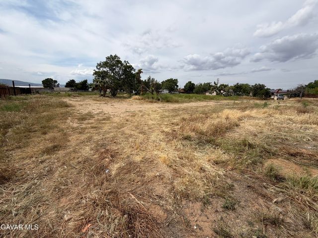 5056 W Avenue K 12, Lancaster, CA 93536