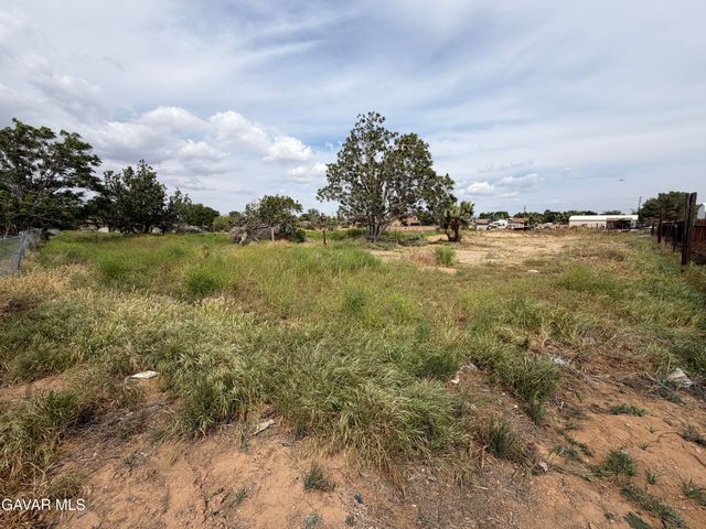 5056 W Avenue K 12, Lancaster, CA 93536