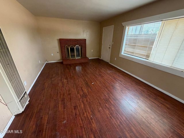 5056 W Avenue K 12, Lancaster, CA 93536