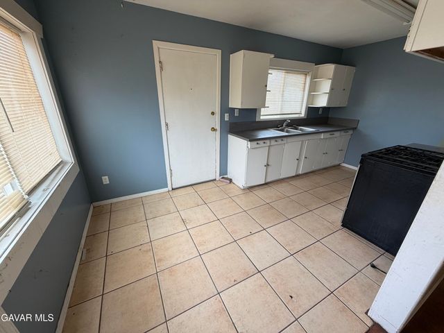 5056 W Avenue K 12, Lancaster, CA 93536