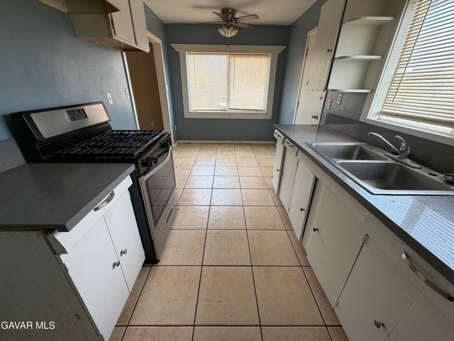 5056 W Avenue K 12, Lancaster, CA 93536