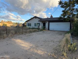 5056 W Avenue K 12, Lancaster, CA 93536