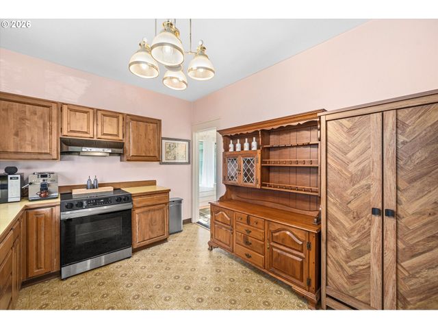 2604 Se WASHINGTON St, Portland, OR 97214