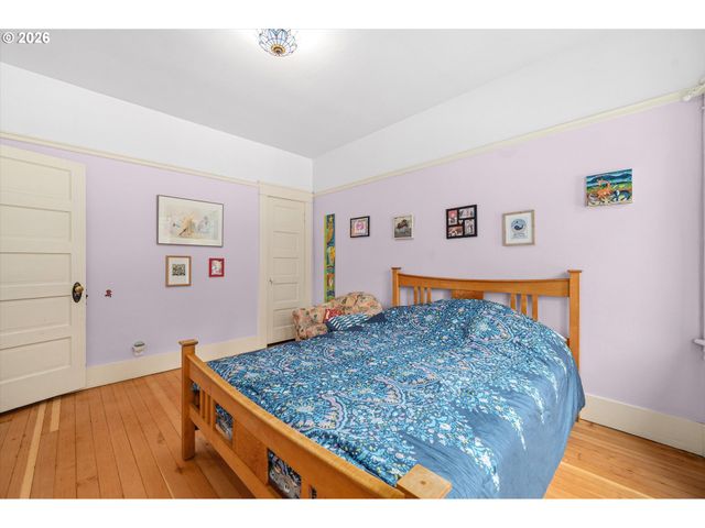 2604 Se WASHINGTON St, Portland, OR 97214