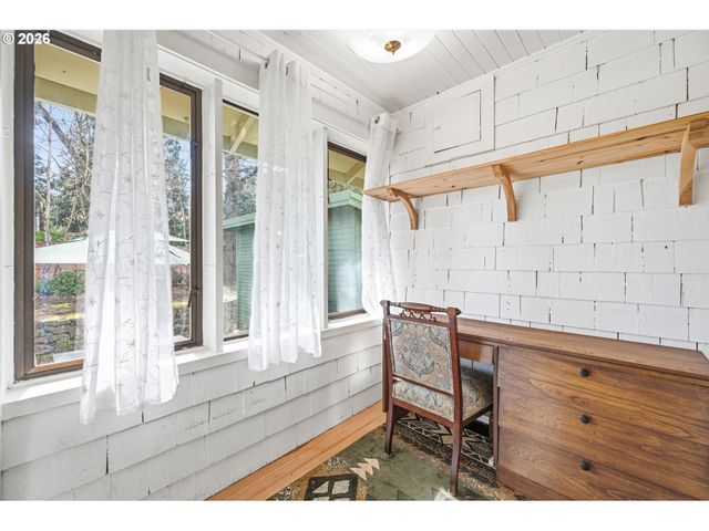 2604 Se WASHINGTON St, Portland, OR 97214