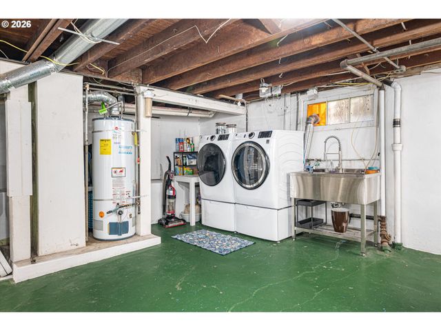 2604 Se WASHINGTON St, Portland, OR 97214