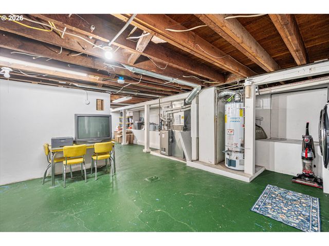 2604 Se WASHINGTON St, Portland, OR 97214