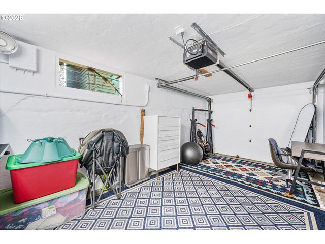 2604 Se WASHINGTON St, Portland, OR 97214