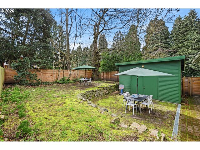 2604 Se WASHINGTON St, Portland, OR 97214