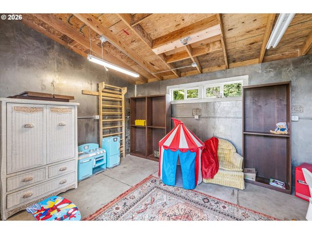 2604 Se WASHINGTON St, Portland, OR 97214