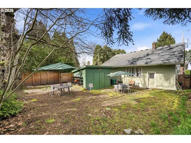 2604 Se WASHINGTON St, Portland, OR 97214