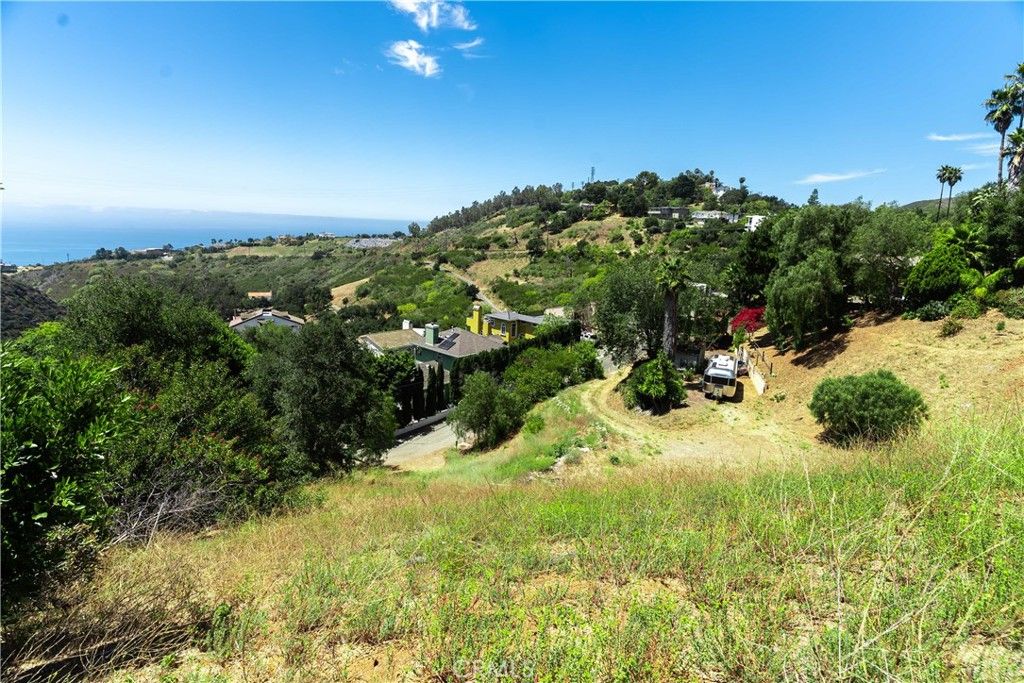 Image 2 of property listing at 26585 OCEAN VIEW Drive, Malibu, CA 90211
