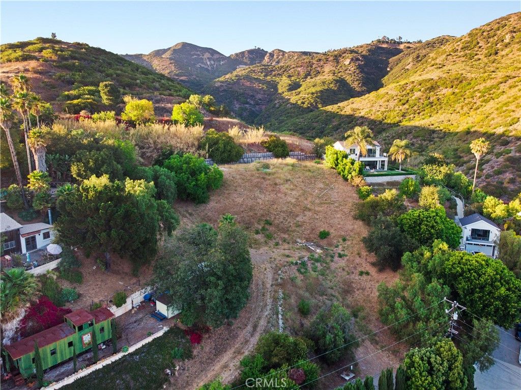 Image 5 of property listing at 26585 OCEAN VIEW Drive, Malibu, CA 90211