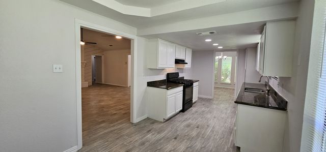 1204 Laurie Avenue, Desoto, TX 75115