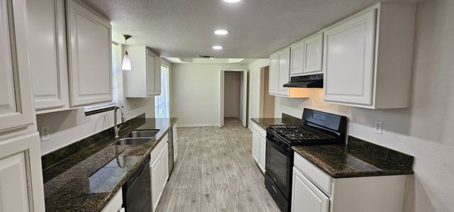 1204 Laurie Avenue, Desoto, TX 75115