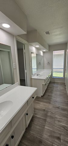 1204 Laurie Avenue, Desoto, TX 75115