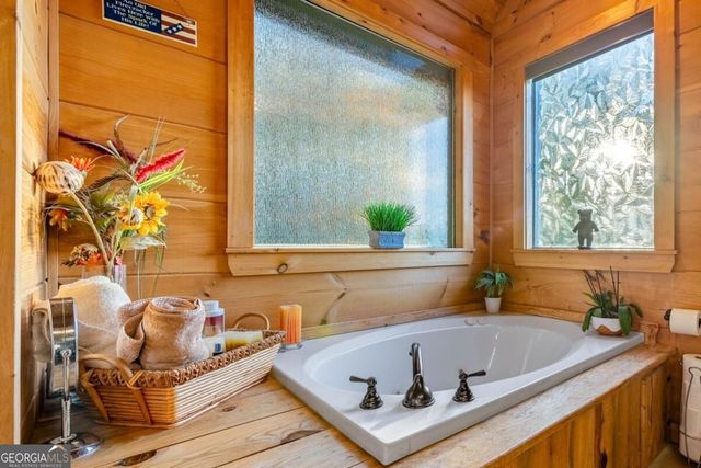 709 Laurel Creek Trail, Blue Ridge, GA 30513