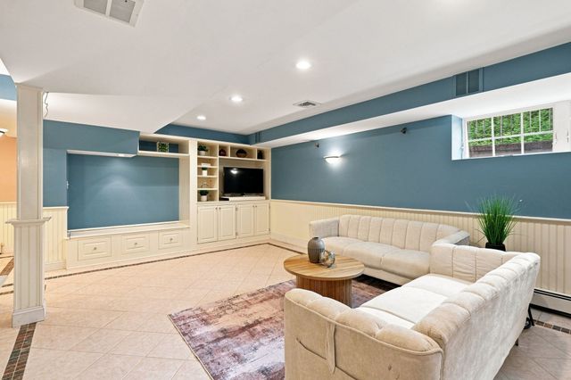 154 Old Spring St, Lexington, MA 02421