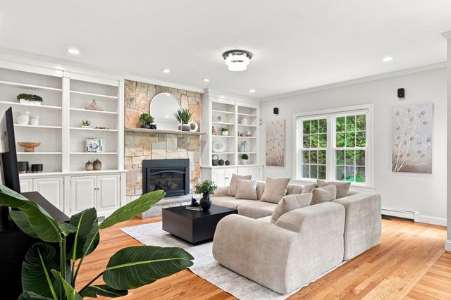 154 Old Spring St, Lexington, MA 02421