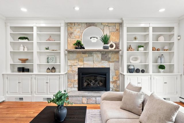 154 Old Spring St, Lexington, MA 02421