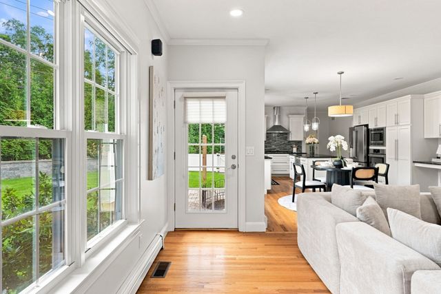154 Old Spring St, Lexington, MA 02421