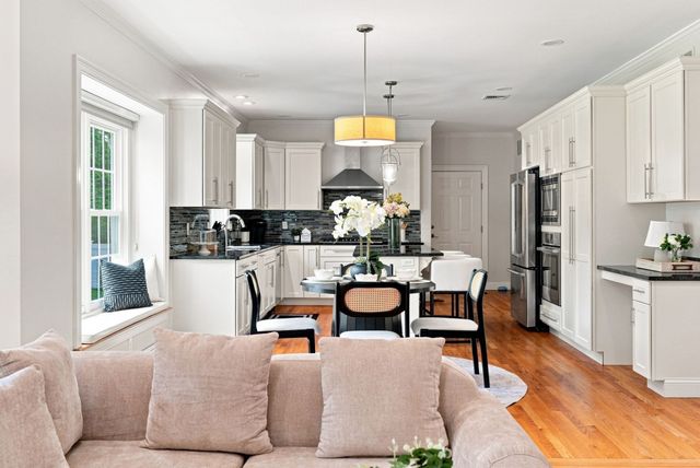 154 Old Spring St, Lexington, MA 02421