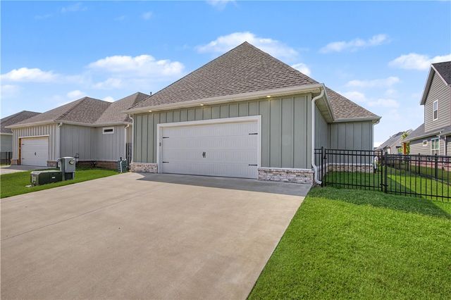 6758 Garden Trail Avenue, Springdale, AR 72762