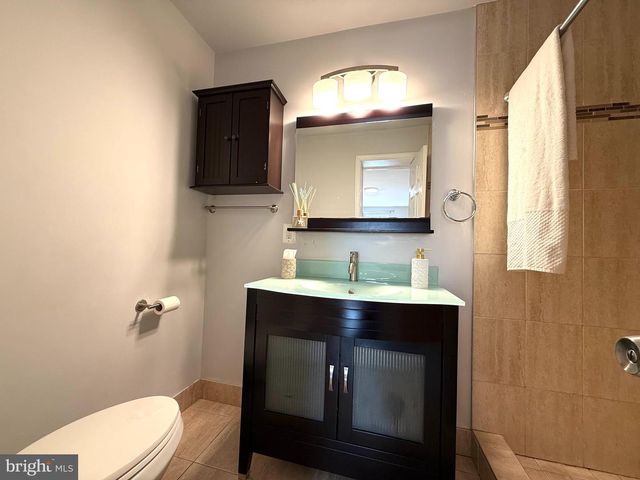 701 N VERMONT ST, Arlington, VA 22203