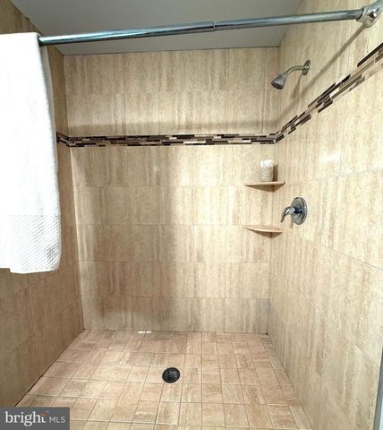 701 N VERMONT ST, Arlington, VA 22203