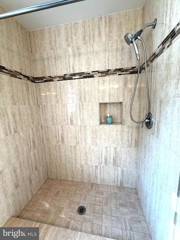 701 N VERMONT ST, Arlington, VA 22203