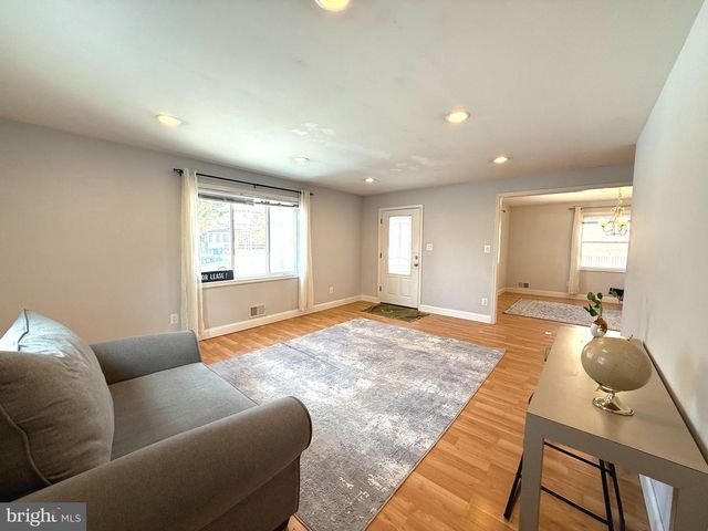 701 N VERMONT ST, Arlington, VA 22203