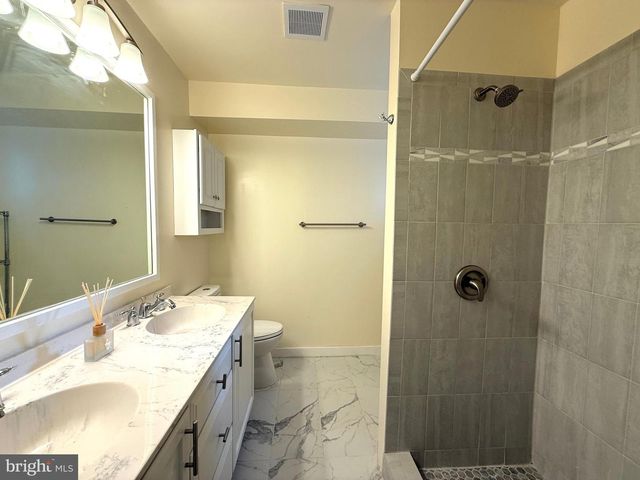 701 N VERMONT ST, Arlington, VA 22203