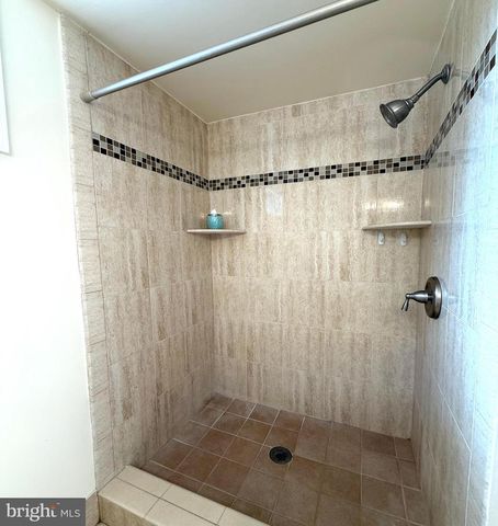 701 N VERMONT ST, Arlington, VA 22203