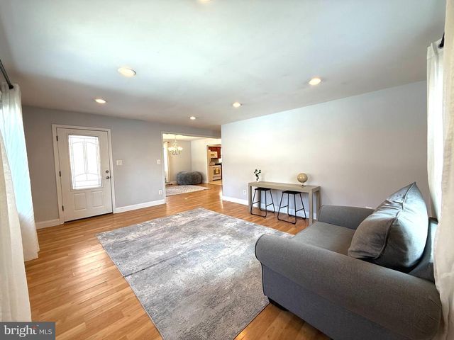 701 N VERMONT ST, Arlington, VA 22203