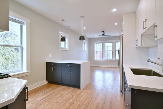 225B Washington Boulevard 2, Oak Park, IL 60302