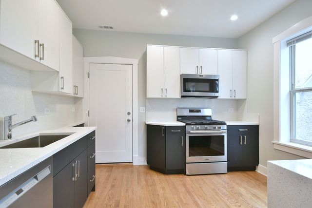 225B Washington Boulevard 2, Oak Park, IL 60302