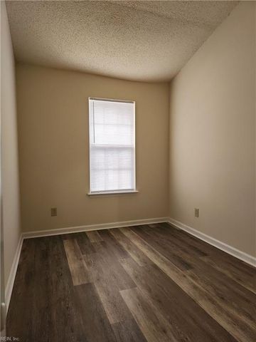 3770-B Towne Point RD, Portsmouth, VA 23703