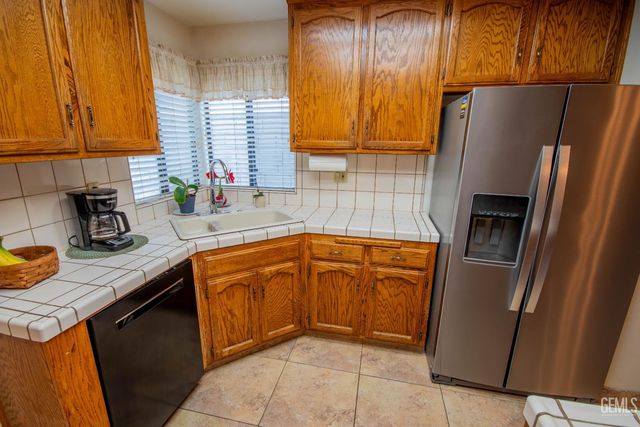 7717 Angoras Court, Bakersfield, CA 93308