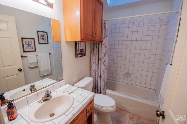 7717 Angoras Court, Bakersfield, CA 93308