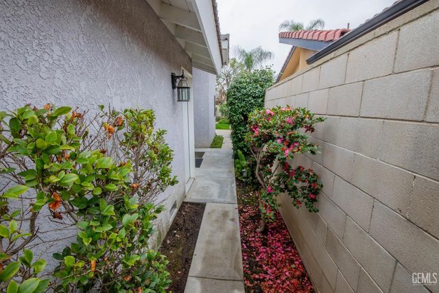 7717 Angoras Court, Bakersfield, CA 93308