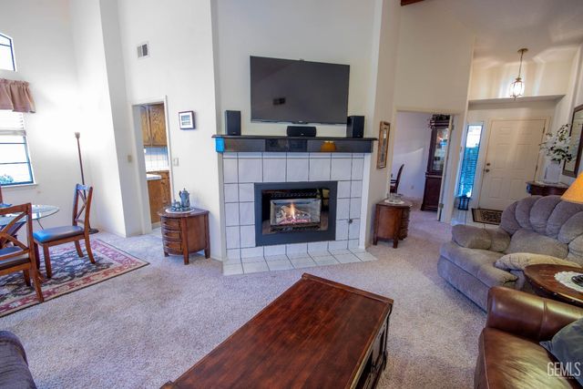 7717 Angoras Court, Bakersfield, CA 93308