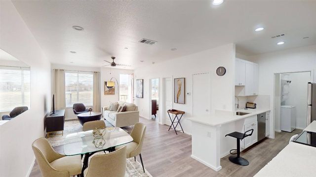 3235 Dallas Street 1307, Dallas, TX 75210