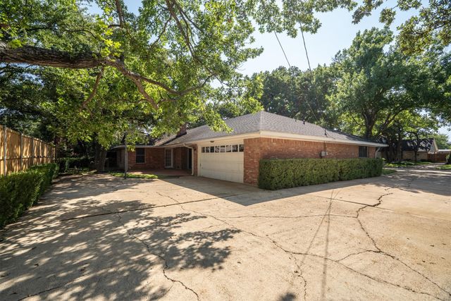 1604 Oak Meadow Drive, Irving, TX 75061