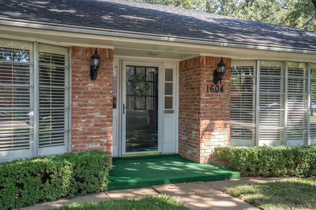 1604 Oak Meadow Drive, Irving, TX 75061